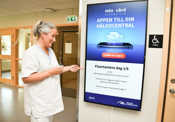 Tandhygienisten Ann Nilsson förbereder fluortantens dag