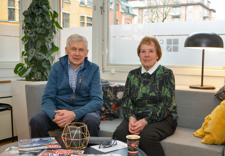 Lennart Englund och Ulla-Britt Jonsson i väntrummet efter operationen.