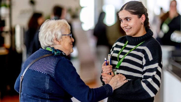 Future Lab erbj&ouml;d m&ouml;ten mellan generationer. H&auml;r Doris Messner, Norrbottens sjukv&aring;rdsparti och Emilia Hansson.
