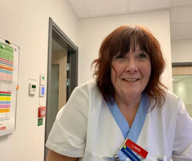 Ann-Louise st&aring;r i receptionen