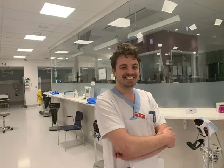 David st&aring;r inne p&aring; akuten