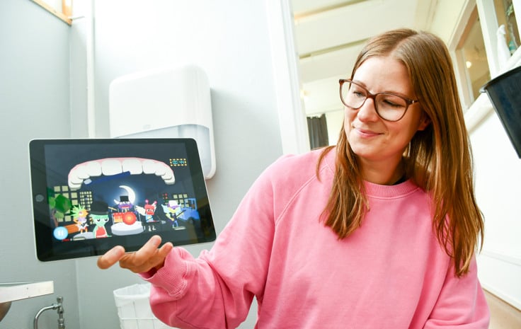 Barn p&aring; en f&ouml;rskola i &Ouml;jebyn borstar t&auml;nderna.