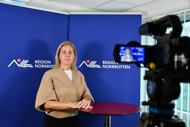 Ulrika Sundquist filmas till inslag i 