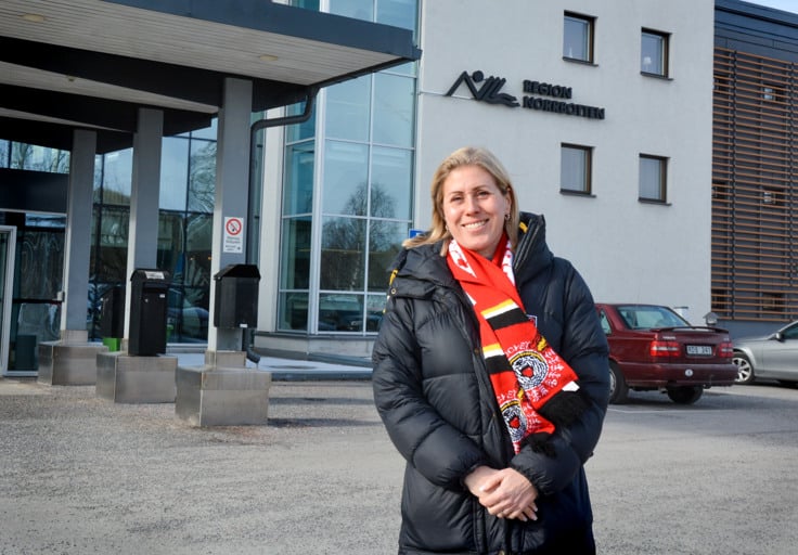 Ulrika Sundquist utanf&ouml;r Regionhuset.