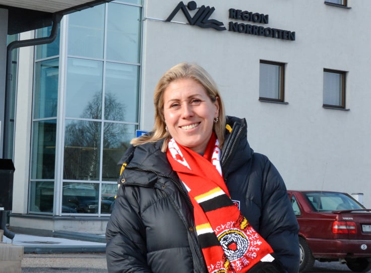 Ulrika Sundquist framför Regionhuset.