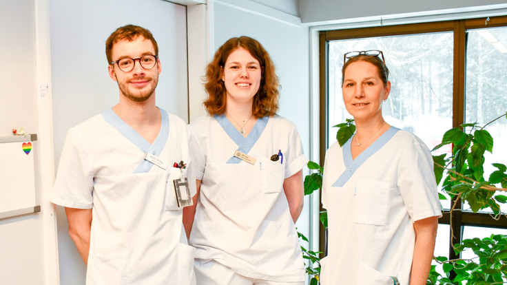 Anna Bengtsson, Arina Chichina och Albin Mikko i arbetskläder.