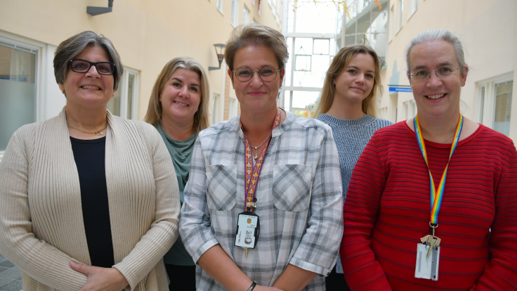 Sekreterarna vid hjärtdagvården: Ann-Katrin Karlström, enhetschef Linda Bäckström, Viktoria Enström, Sandra Larsson samt Lotten Bergström.