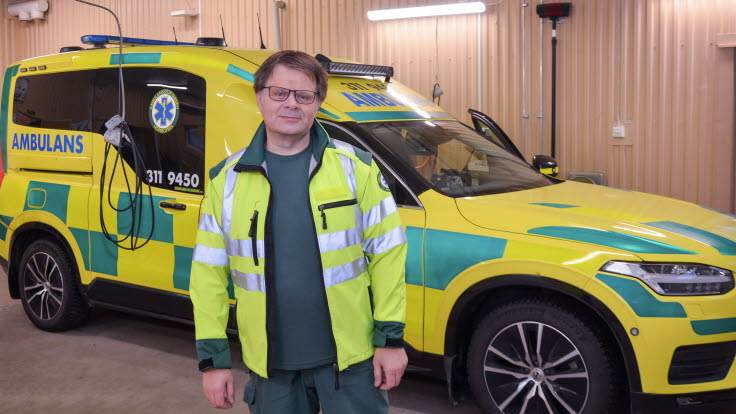 André Buchheim framför en ambulans.